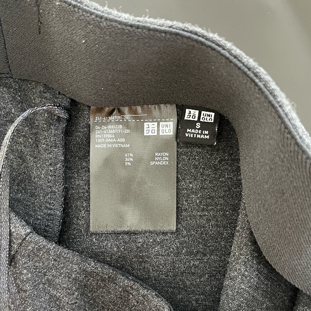 Uniqlo Classic Pencil Skirt - Picture 2 of 5